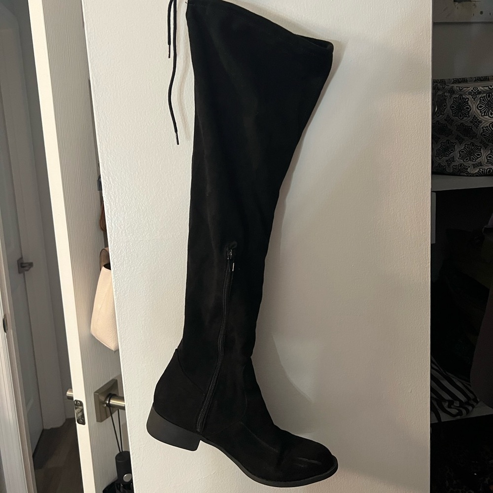 Knee High Flat Black Boots